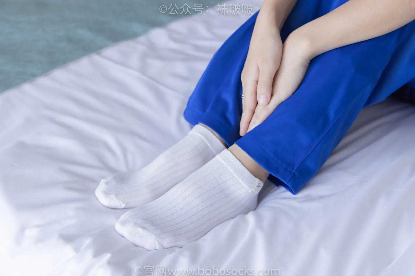[BoBoSocks袜啵啵]NO.039 小奶熊-校服、vans帆布鞋、短白棉袜、裸足 [154P]插图9